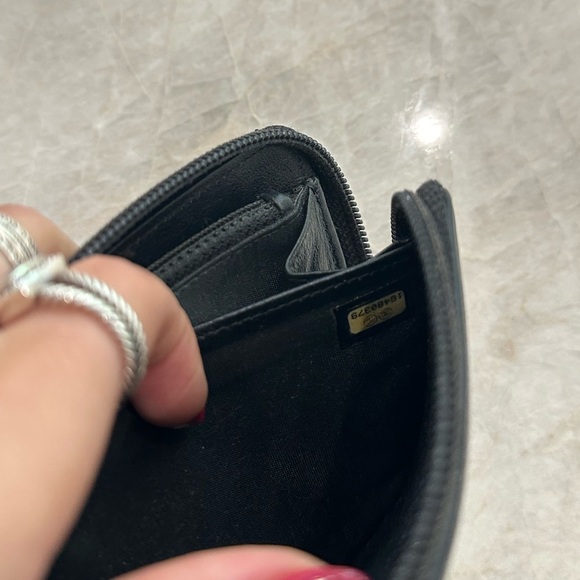 Vintage Chanel Caviar Leather Zippy Wallet - Picture 12 of 16